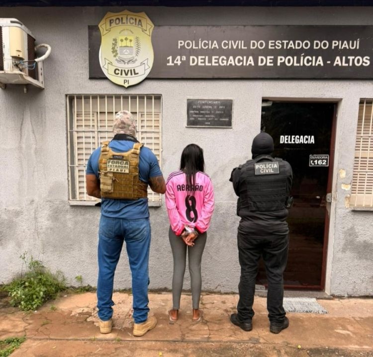 Mulher é presa em Altos por roubo com arma e tráfico de drogas