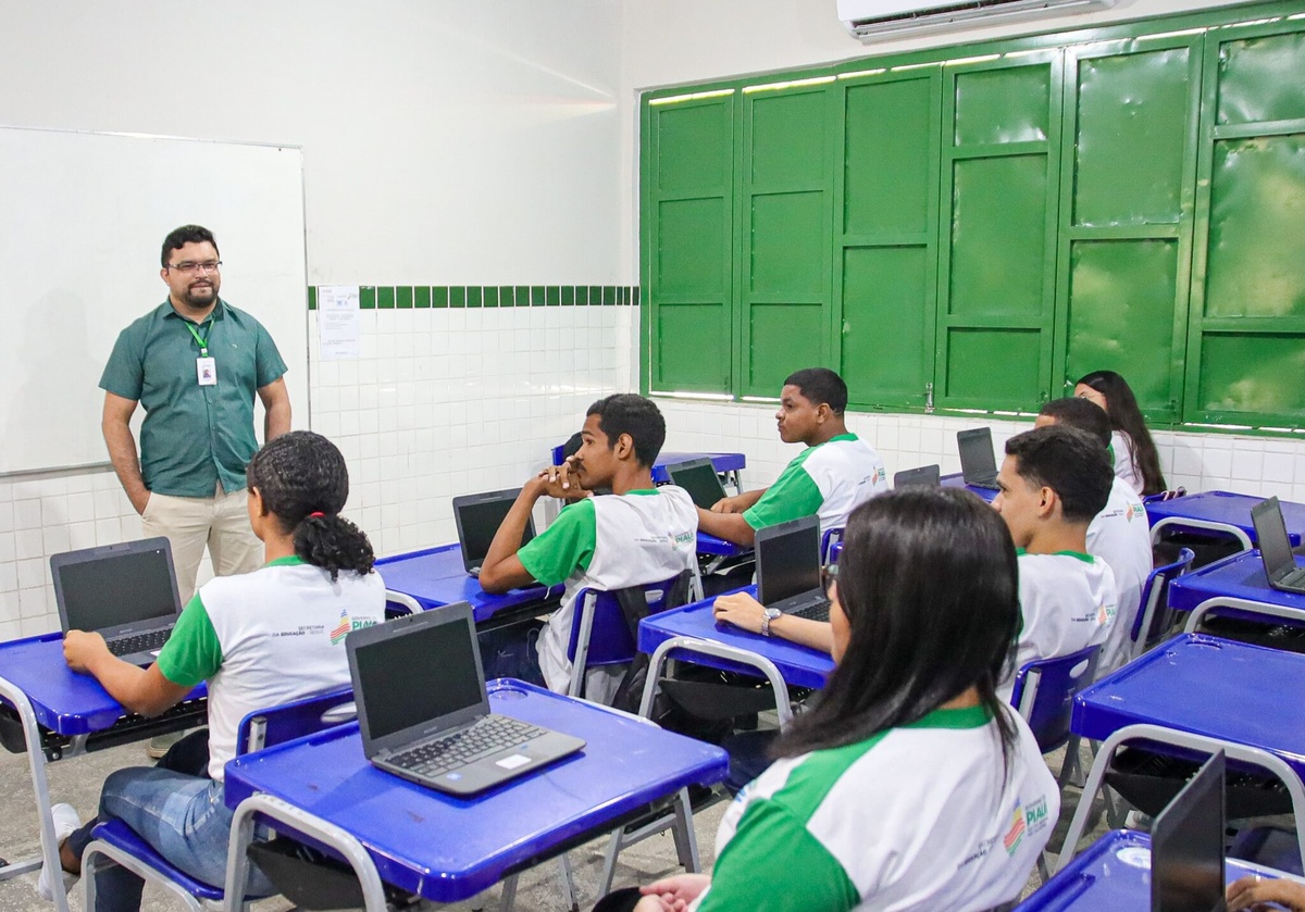 Seduc fecha inscrições de concurso com 2 mil vagas nesta quarta-feira (28)