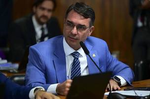 Senador Flávio Bolsonaro planeja ações para derrubar veto legislativo em retorno do Congresso (Foto: Saulo Cruz/Agência Senado)