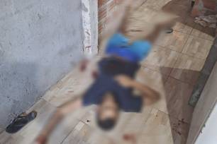 Corpo ficou no local até a chegada da perícia