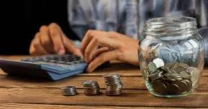 Crise econômica coloca empresas em espiral de endividamento no Brasil (Foto: Reprodução/Freepik)