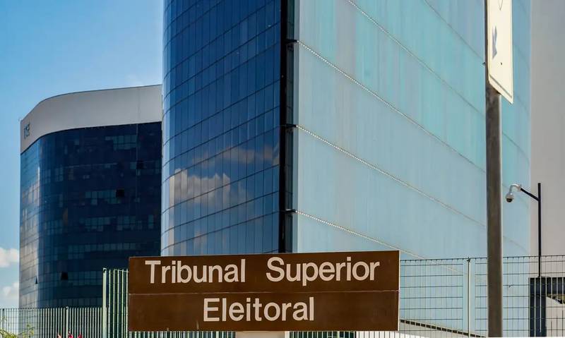 TSE mantém remoção de posts falsos sobre Flávio e Nossa Senhora Aparecida