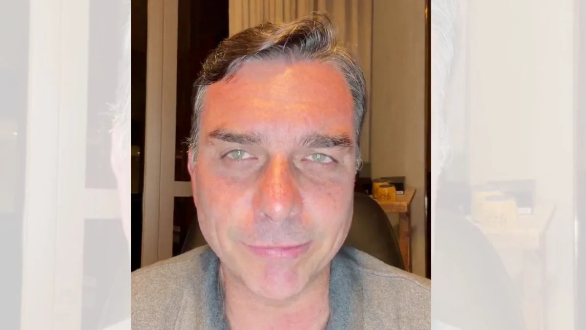 Flávio Bolsonaro se manifestou pela primeira vez após fuga aos Estados Unidos