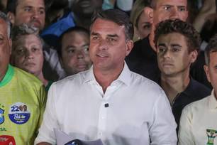 PF cancela passaportes de Flávio após descumprimento de ordem de Moraes
