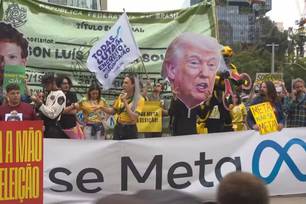 Manifestação em frente à sede da Meta em SP