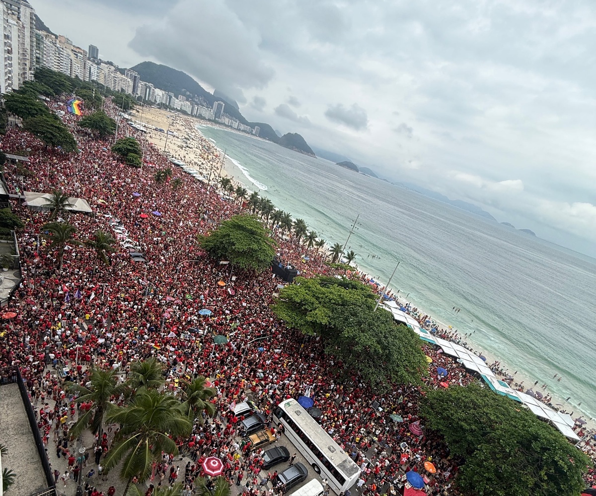 Manifestação reuniu milhares de apoiadores na tarde desta segunda-feira (12)