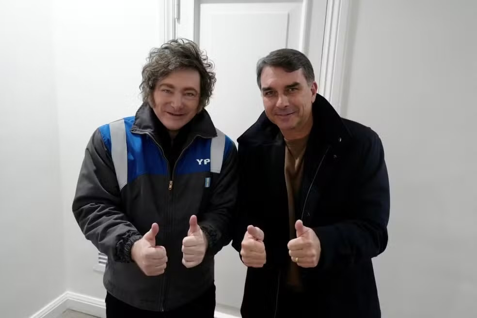 Milei e Flavio Bolsonaro
