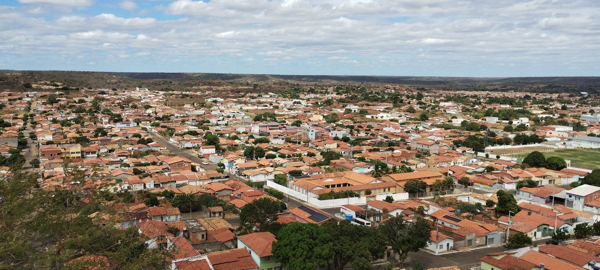 Oeiras vista do alto: o calor extremo impõe novos desafios à cidade e reforça a necessidade de planejamento urbano para enfrentar temperaturas cada vez mais elevadas.