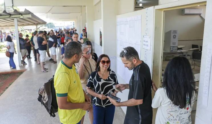 Trabalhador tem direito de sair do serviço para votar sem desconto no salário