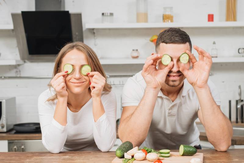 Receitas caseiras para olheiras podem prejudicar região dos olhos