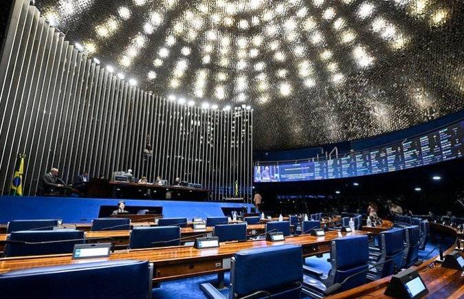 Fim da escala 6x1 avança no Senado e pode reduzir jornada semanal de trabalho