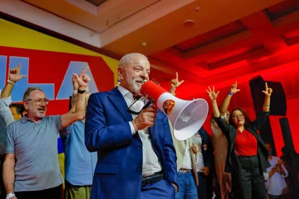 Após 1º turno, Lula diz que carrega nas costas “promiscuidade” no STF