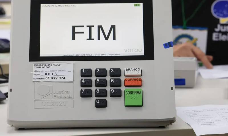 TSE registra 421 urnas substituídas no início da votação