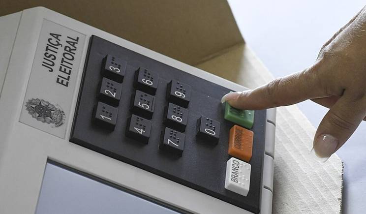 TSE suspende apuração dos votos após Zanin estender votação até as 19h
