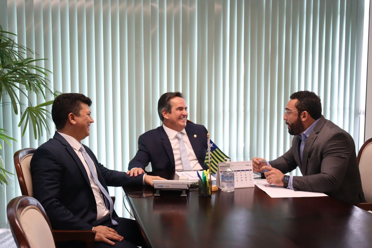 Ciro Nogueira recebe prefeitos e articula envio de recursos e obras