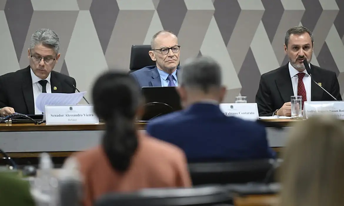 CPI convida Moraes e Toffoli para depor sobre fraudes no Banco Master