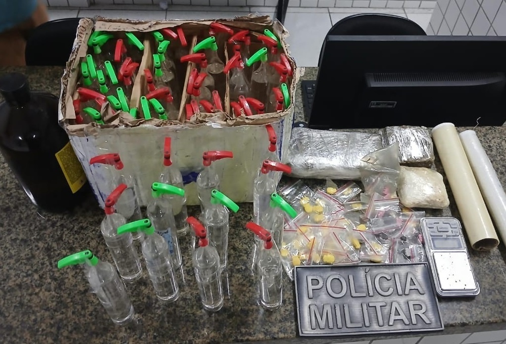 Drogas e materiais apreendidos pela Polícia Militar