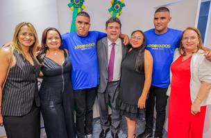 Gêmeos no espectro celebram ingresso no Sisu em meio a avanços da educação pública (Foto: Seduc)
