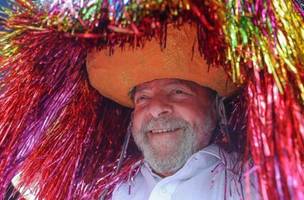 Luiz Inácio Lula da Silva comemora o carnaval (Foto: Ricardo Stuckert/PR)