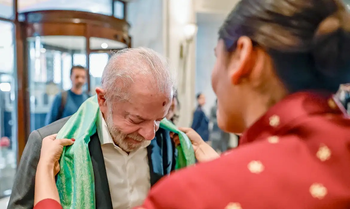 Lula desembarca em Nova Délhi e abre agenda com cúpula global sobre IA