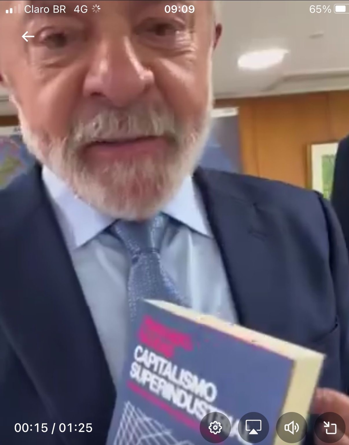 Lula recomendando leitura de livro cujo titulo não deve saber