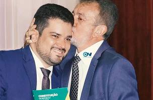Prefeito Joãozinho Félix (PP) e seu filho Dogim Félix (Foto: Reprodução)