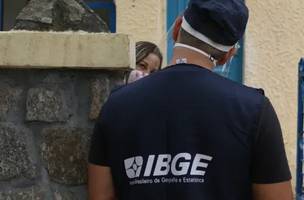 Servidor usa roupa do IBGE (Foto: Tânia Rego/Agência Brasil)