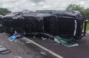 Viatura da Polícia Penal tomba na BR-343 no norte do Piauí (Foto: Reprodução)