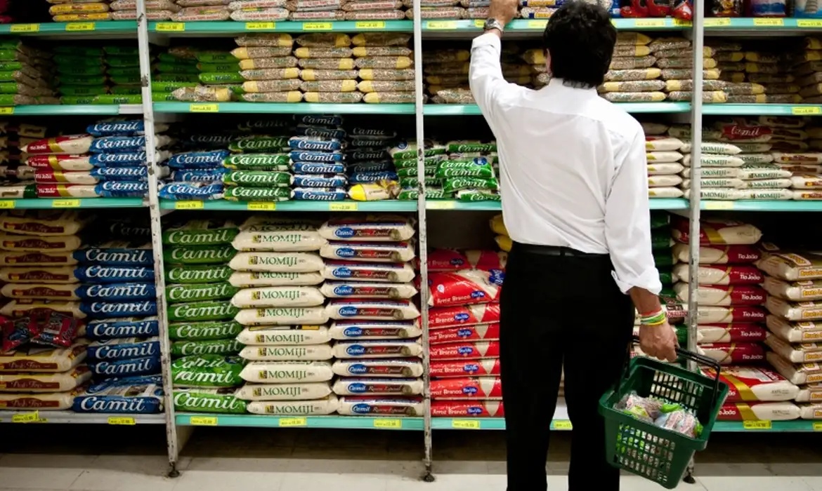 Alta do feijão e da carne puxou aumento da cesta básica em Teresina em fevereiro.