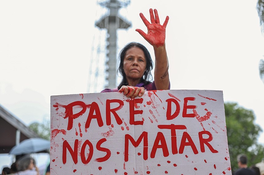 Brasil registra 1.568 feminicídios em 2025, alta de 4,7%.