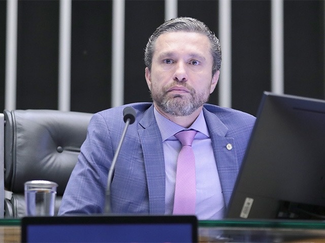 Deputado Pinato afirma que conversa com advogado Ciro Soares tinha como conteúdo expansão do Master para China