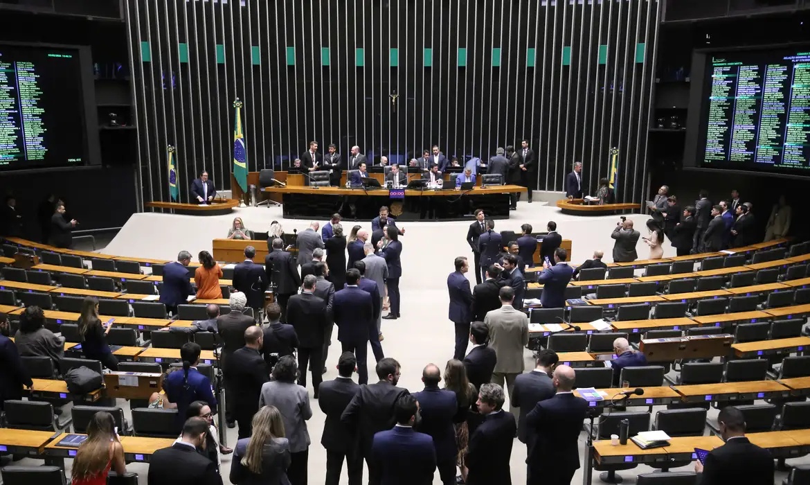 Deputados aprovam projeto que tipifica homicídio vicário no país