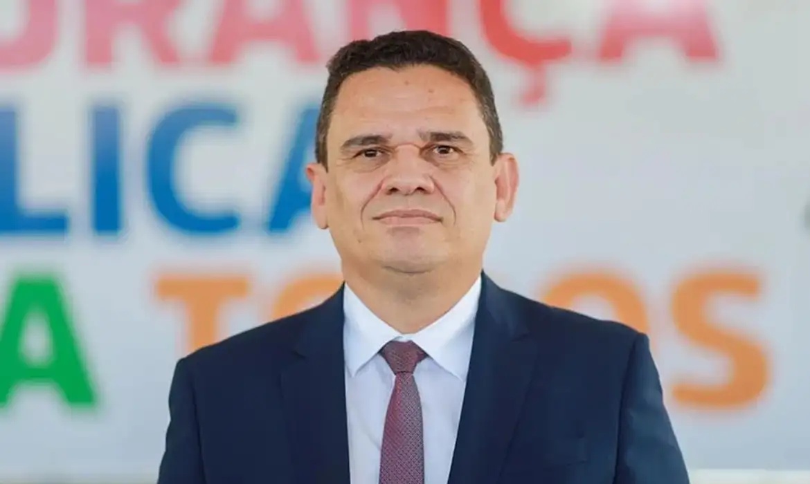 Maurício Ribeiro Martins deixa comando da Segurança Pública após denúncia de assédio.