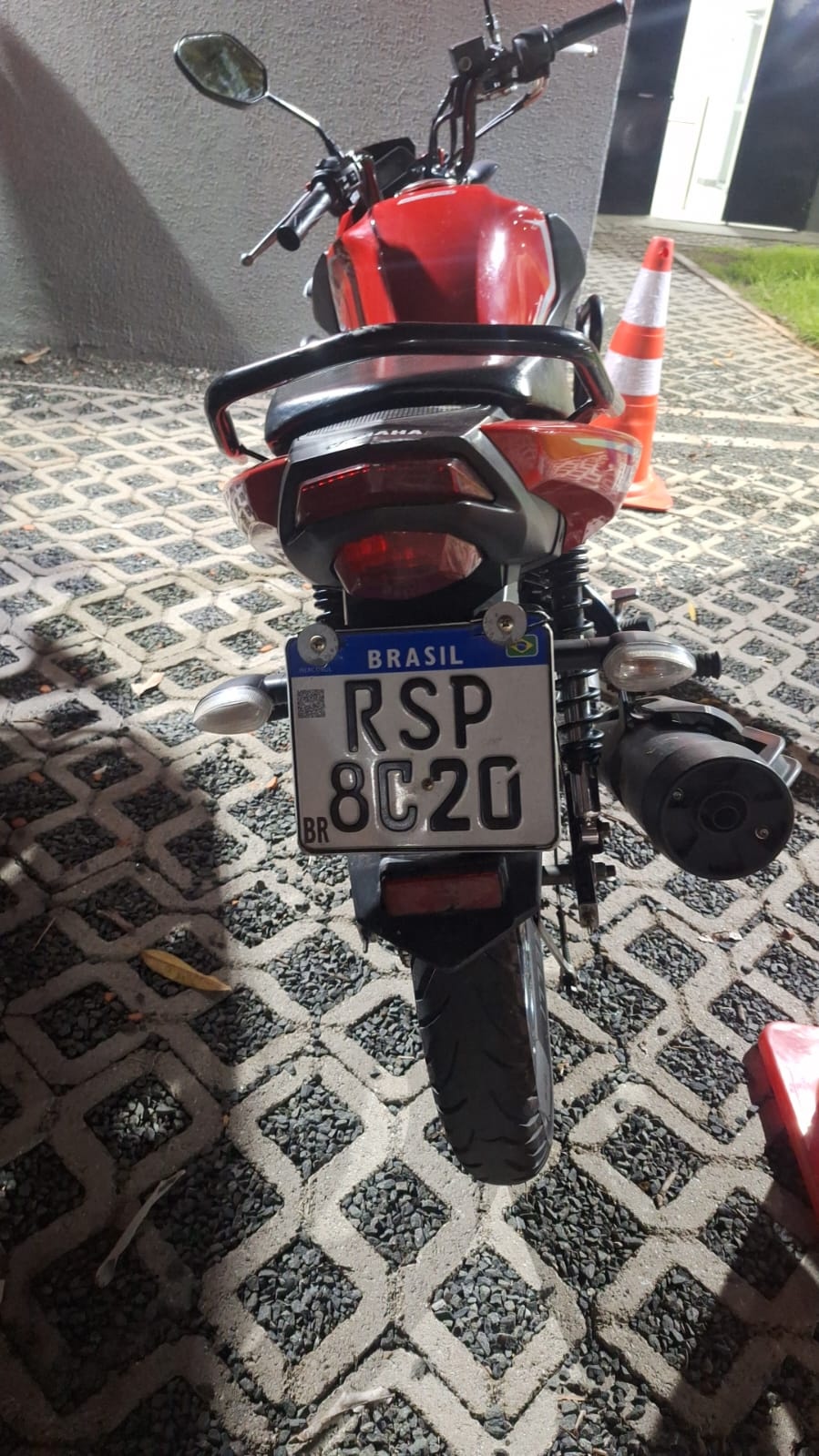 Moto apreendida.