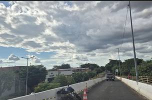 Motociclista de aplicativo morre após cair de ponte entre Teresina e Timon (MA); mulher ficou ferida (Foto: Reprodução/Lays Viana)