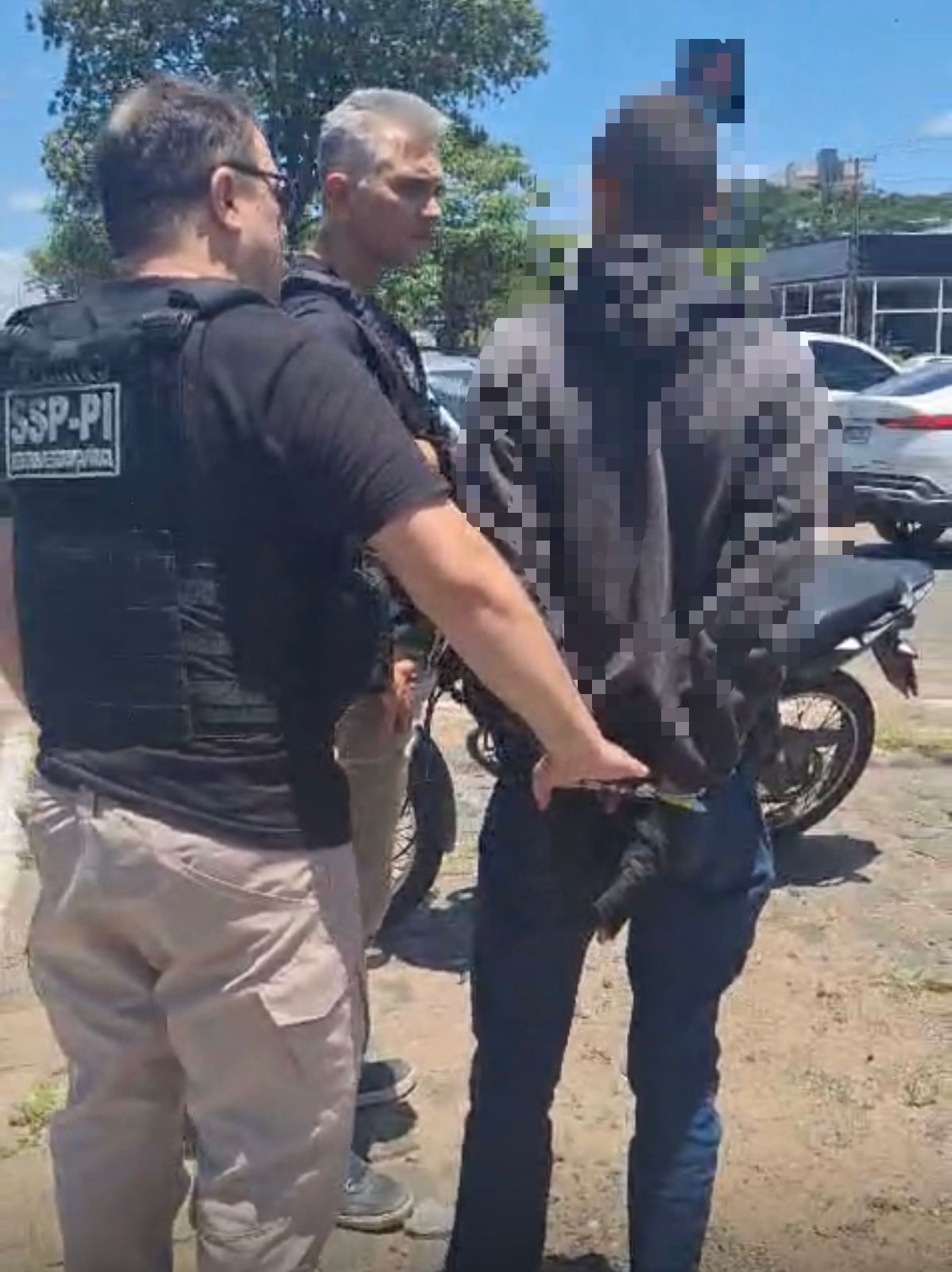 Motociclista foi preso após agredir passageiro durante corrida