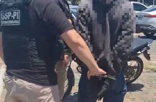 Motociclista foi preso após agredir passageiro durante corrida (Foto: Divulgação/SSP-PI)