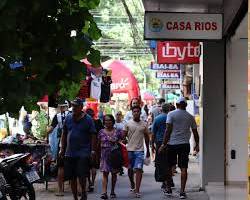 O que abre e fecha no feriado (Foto: Comercio)