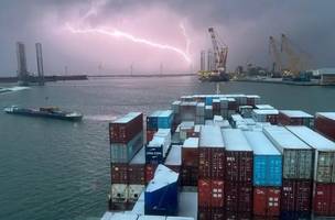 Porto de Roterdã (Foto: Reprodução do Instagram/@maersk_official)
