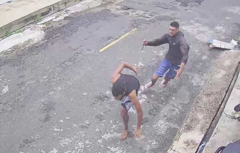 Vítima tentou fugir correndo para a rua, mas foi atingido pelas costas