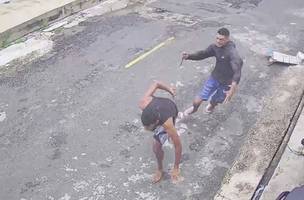 Vítima tentou fugir correndo para a rua, mas foi atingido pelas costas (Foto: Reprodução)