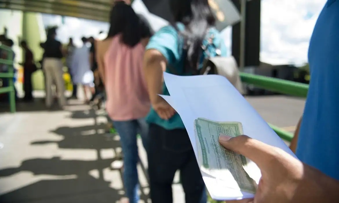 Campanha busca ampliar adesão de jovens ao título de eleitor antes do prazo
