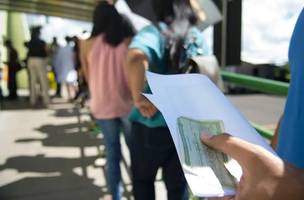 Campanha busca ampliar adesão de jovens ao título de eleitor antes do prazo (Foto: Marcelo Camargo/Agência Brasil)