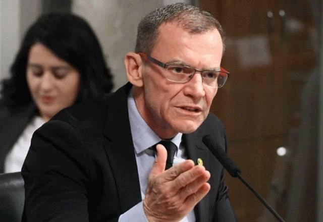 Contarato defende nova CPI após fim de comissão no Senado
