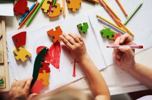 Denúncias expõem dificuldades na inclusão de alunos com autismo nas escolas (Foto: Reprodução)