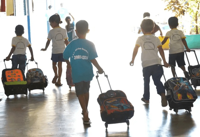 Falta de vagas ainda deixa crianças fora da escola no país