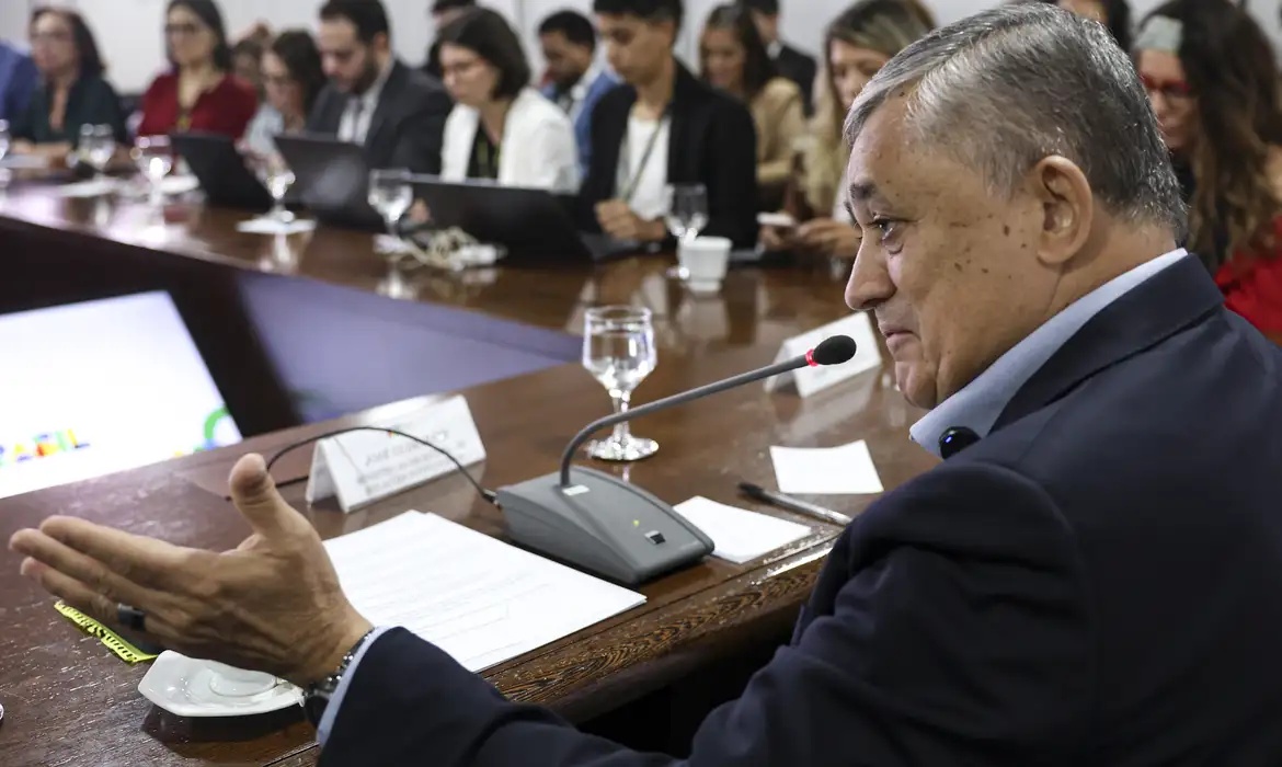 José Guimarães