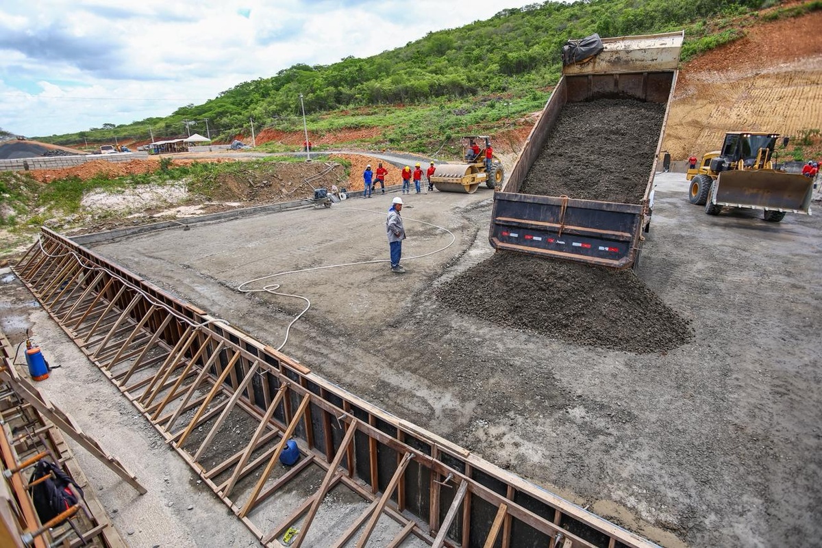 Obra da barragem Nova Algodões