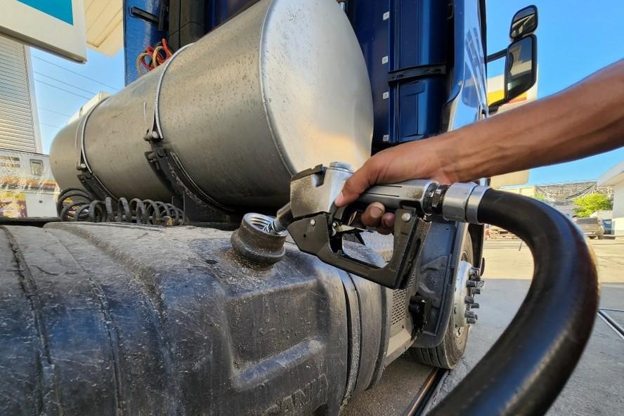 Petrobras baixa preço do diesel pela 3ª vez no ano