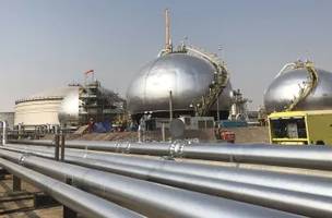 Unidade de processamento de petróleo bruto da Saudi Aramco (Foto: Getty Images)